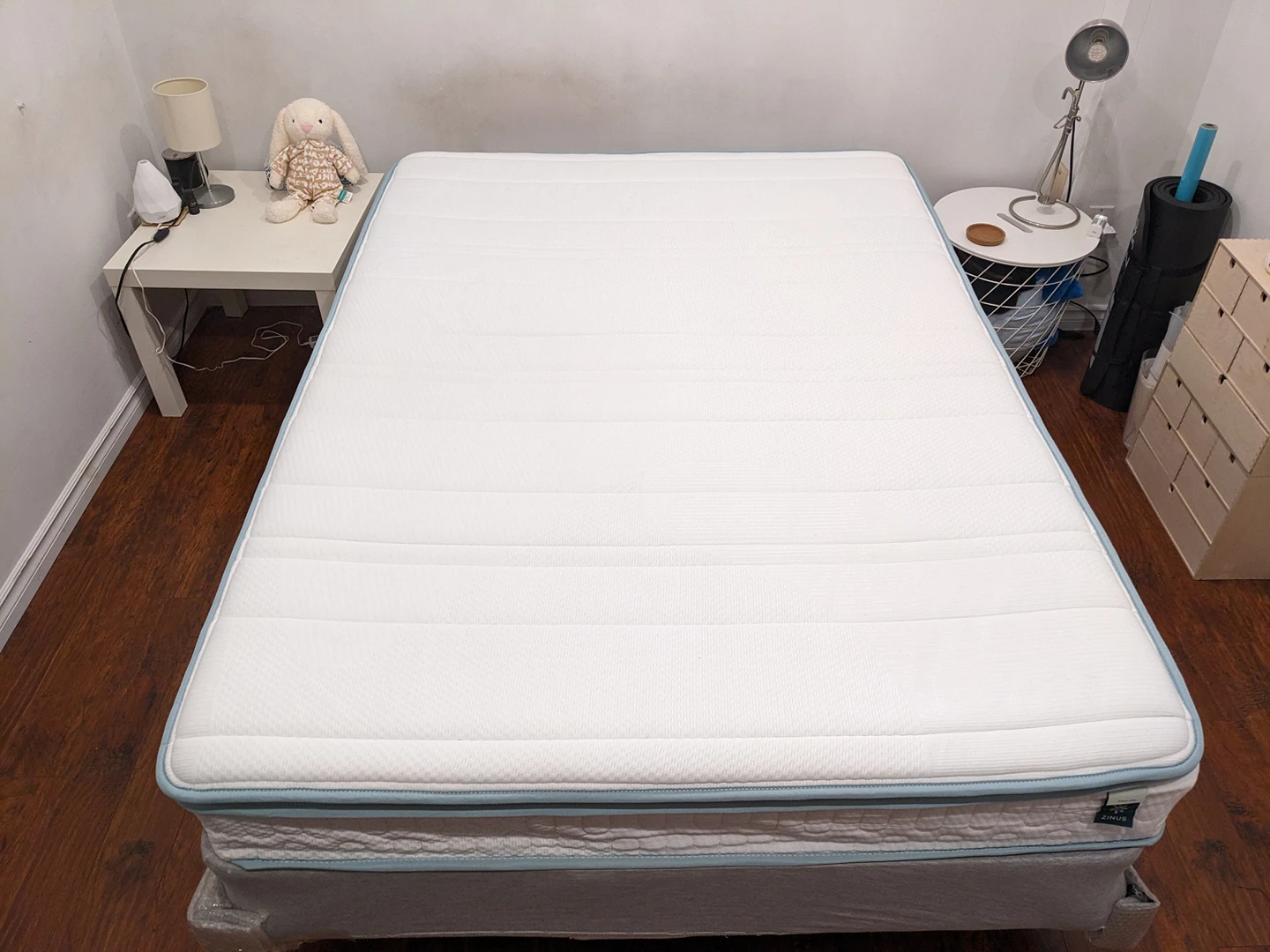 Full Size (Double) Zinus 8" Hybrid Mattress - Only 1 Year Old - photo 3
