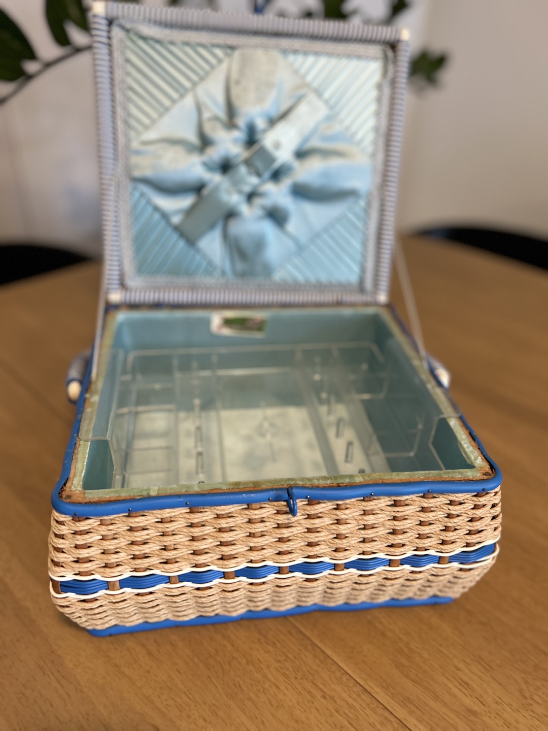 Vintage sewing basket - photo 2