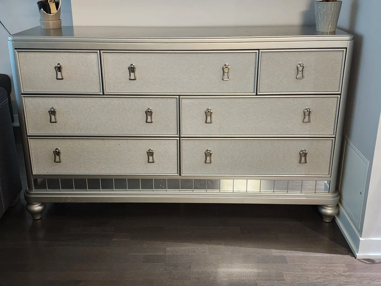 6 piece Diva bedroom set ( dresser and mirror) thumbnail