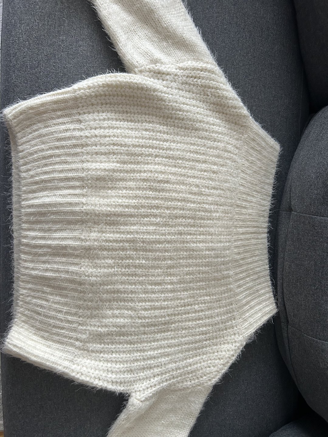 Crop white sweater XS-S thumbnail