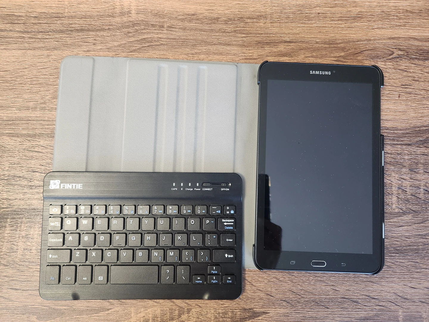 Samsung Galaxy Tab E 8.0 (with case and bluetooth keyboard) - photo 5