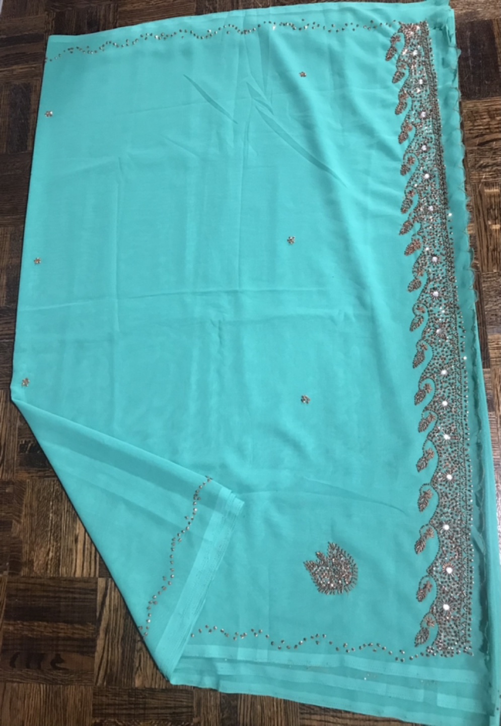 🏀 Beautiful Green Indian Saree image indicator(6)