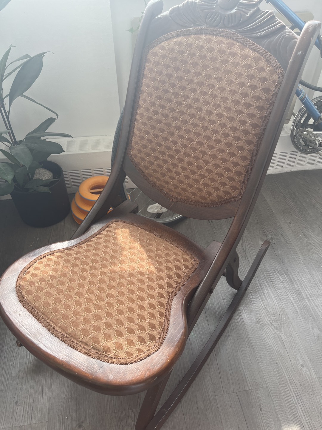 Rocking chair thumbnail