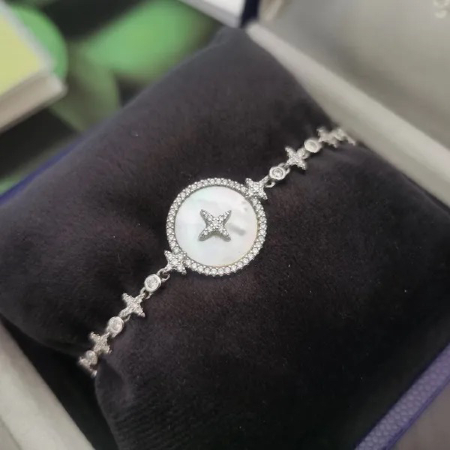 APM Eternal adjustable bracelet with white mother-of-pearl thumbnail