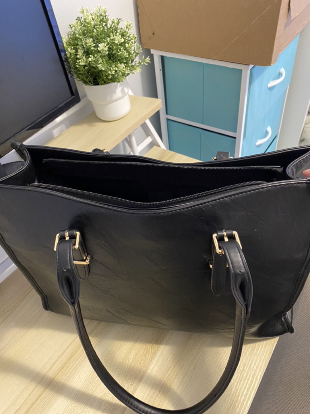 💸 Leather Laptop Bag for Women thumbnail