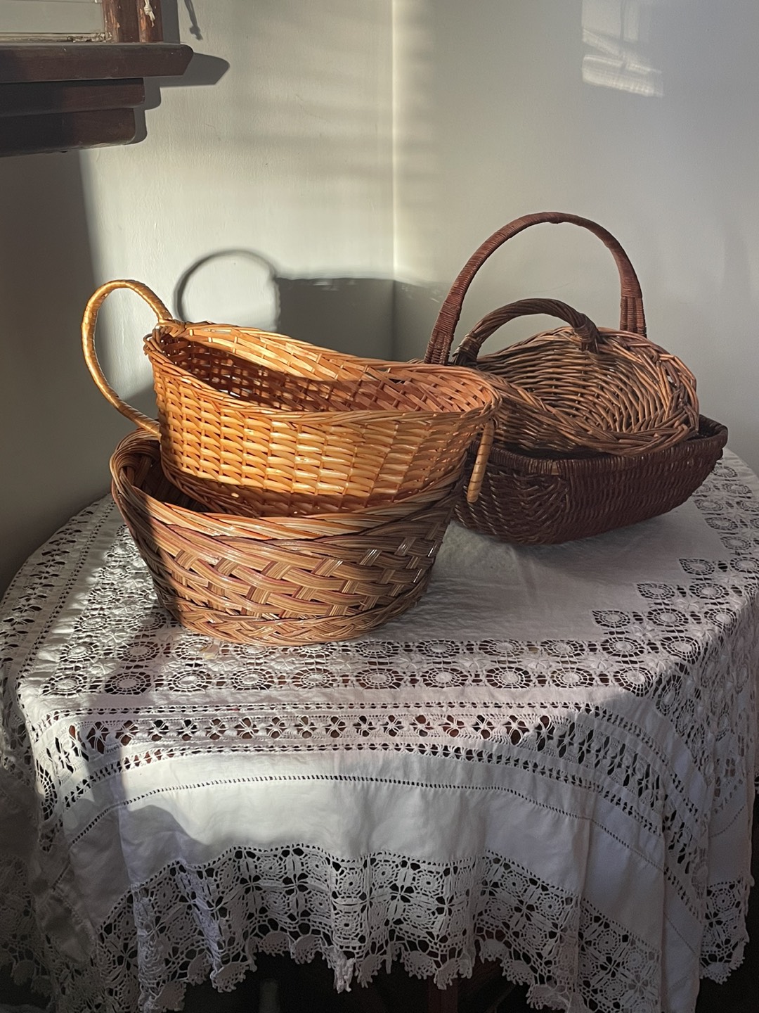 Assortment of wicker baskets thumbnail