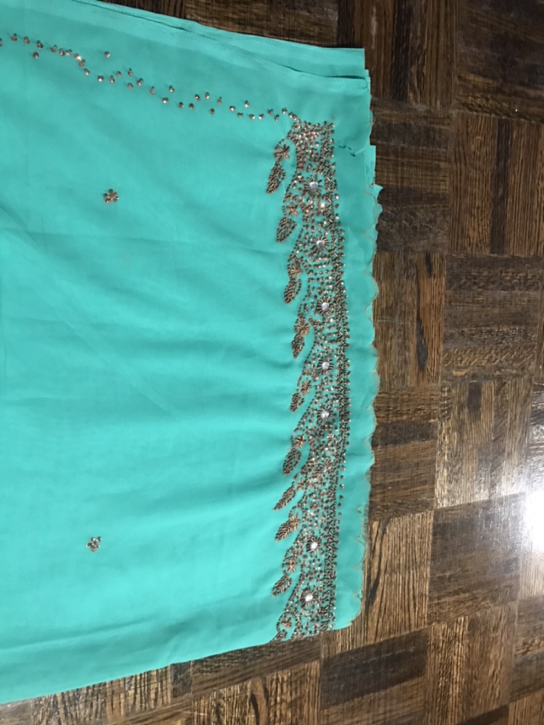 🏀 Beautiful Green Indian Saree image indicator(3)