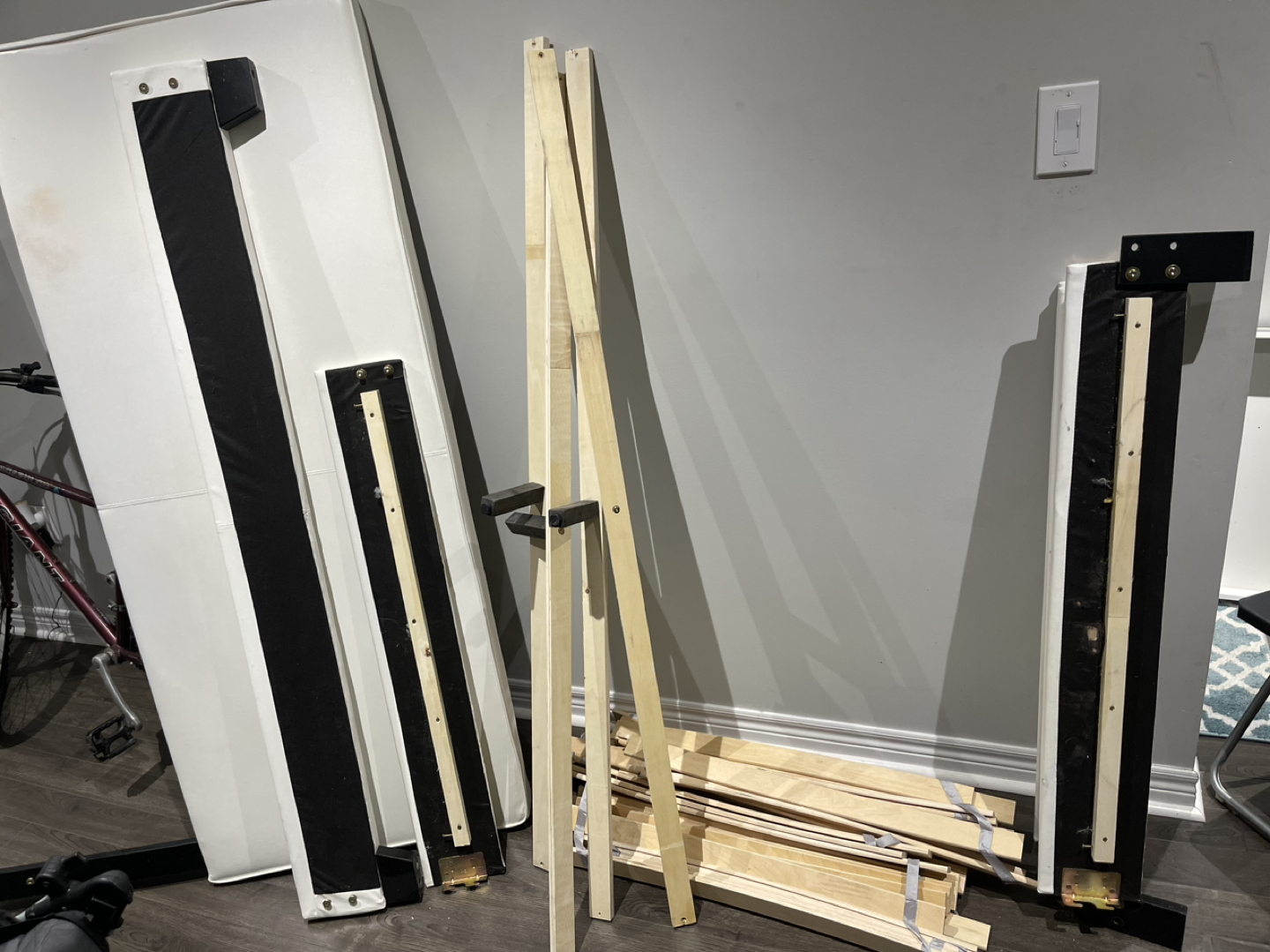 Mattress and headboard - photo 4
