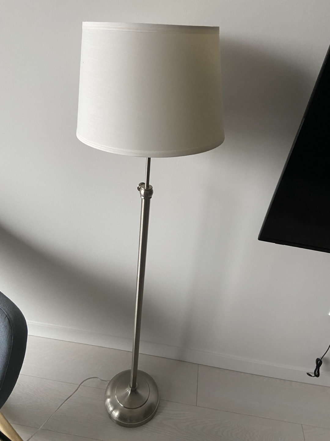 Floor Lamp thumbnail