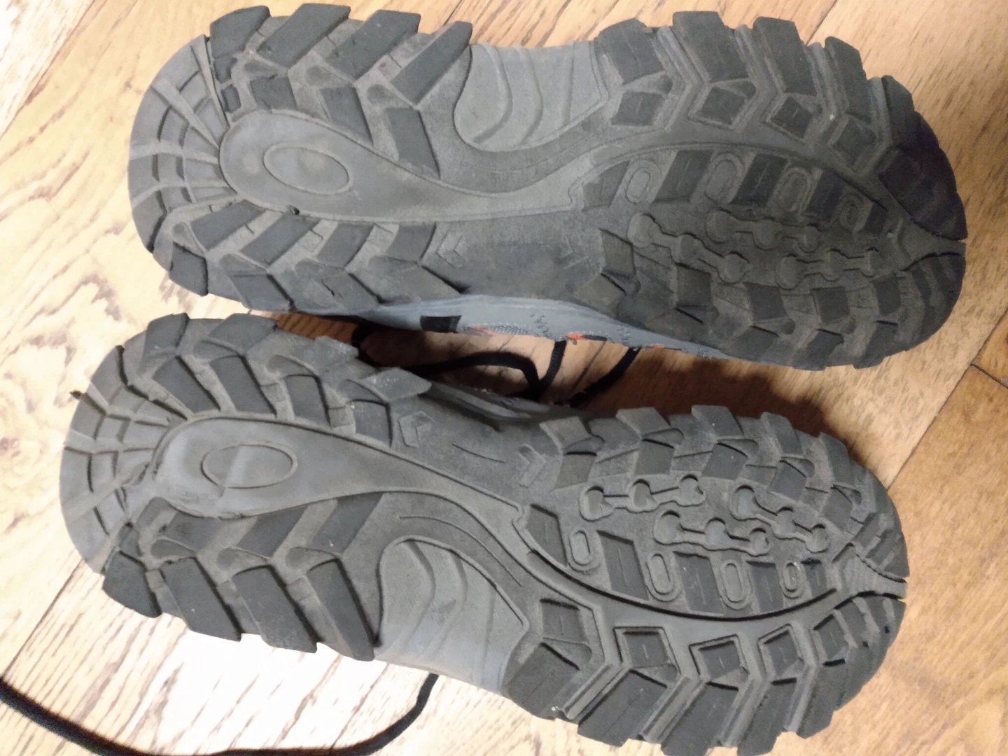 men's hiking shoes image indicator(4)