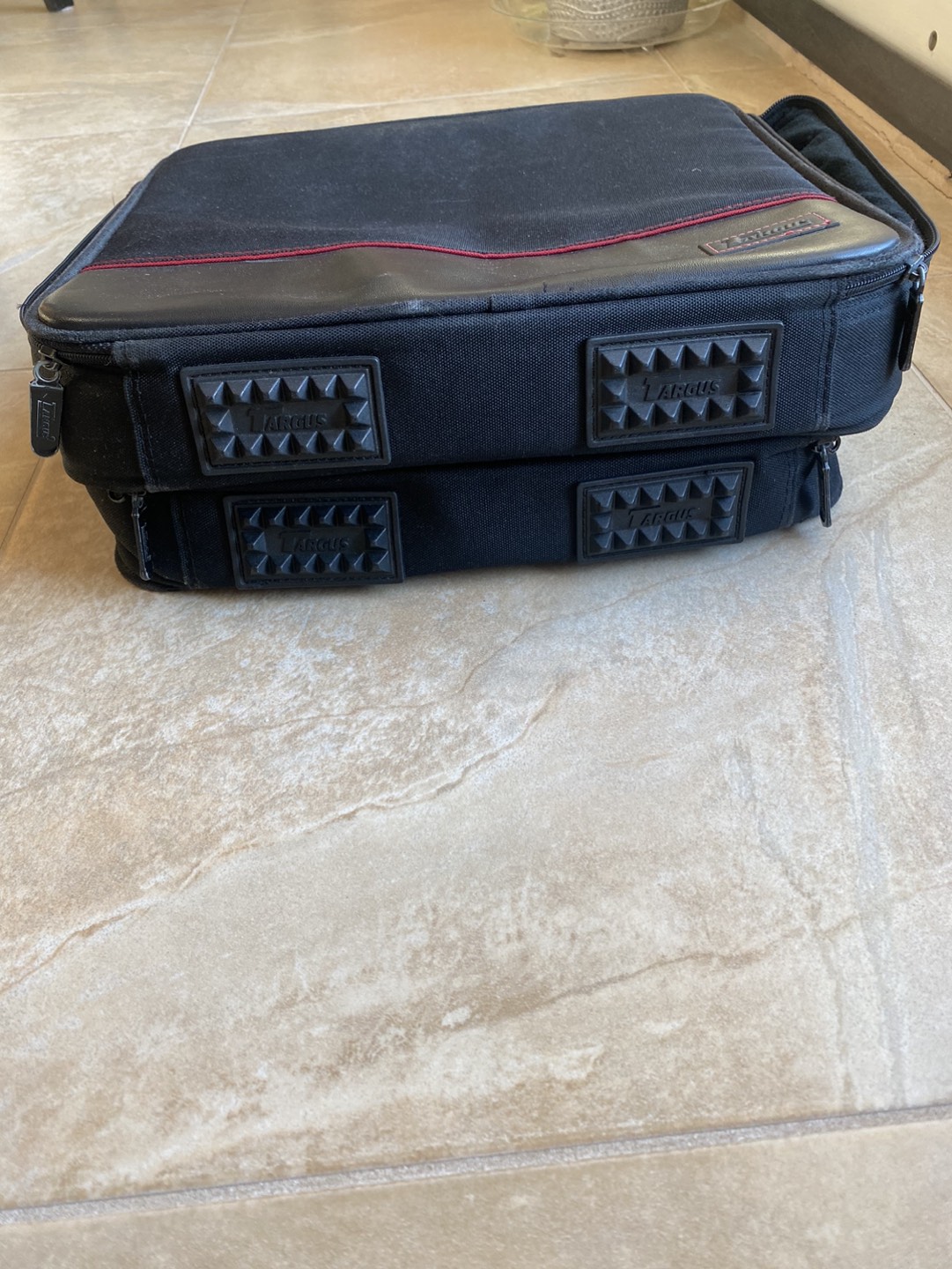 Targus Laptop Briefcase image indicator(2)