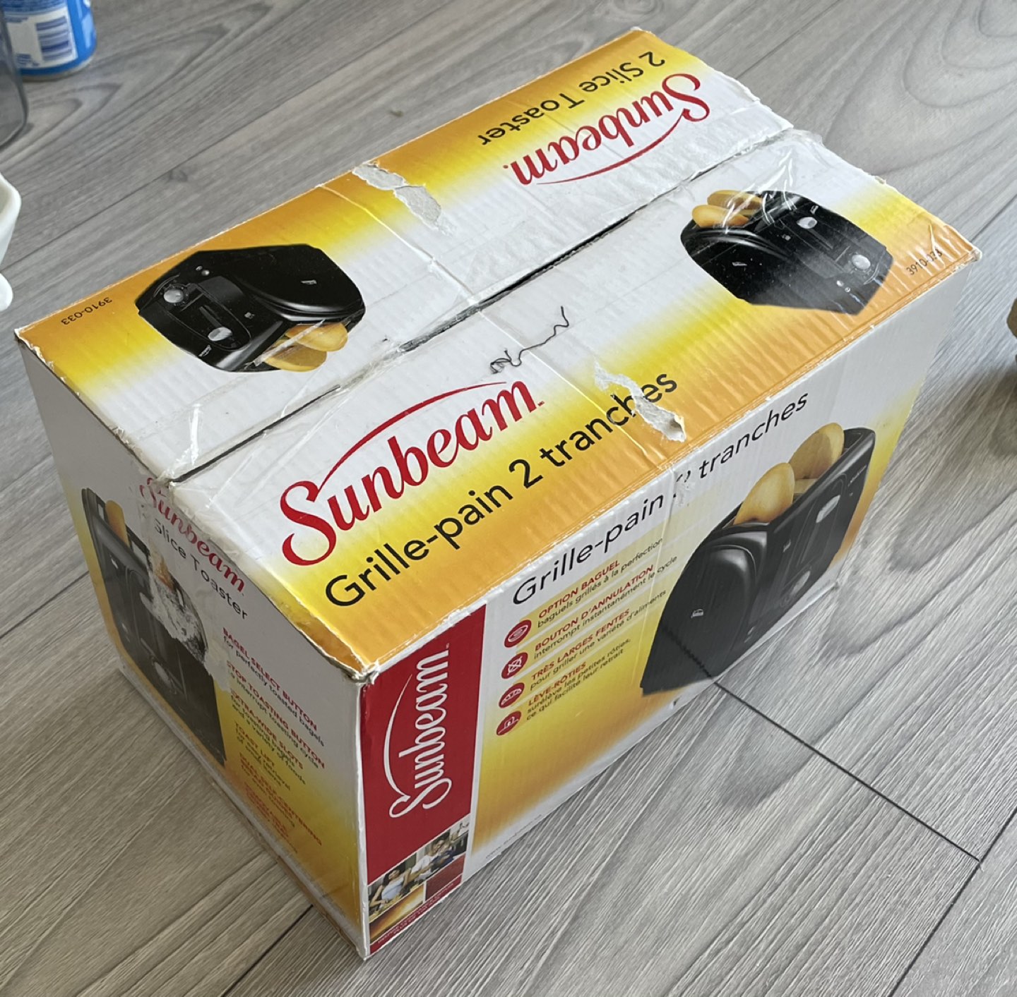 Small appliances (toaster, sandwich maker)