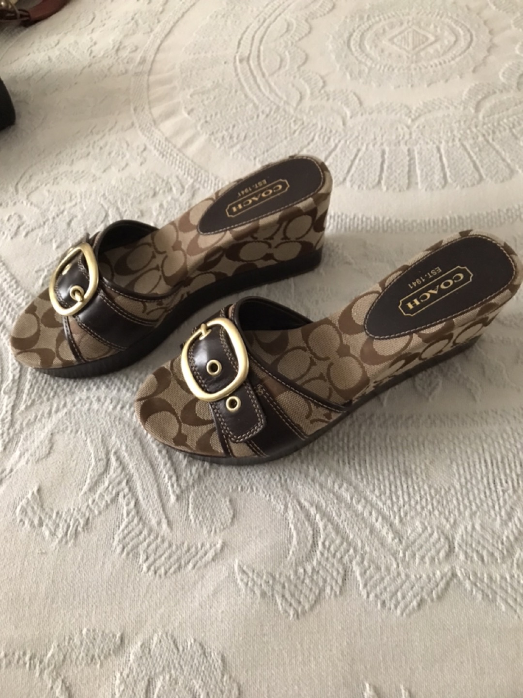 Authentic coach sandals image indicator(2)