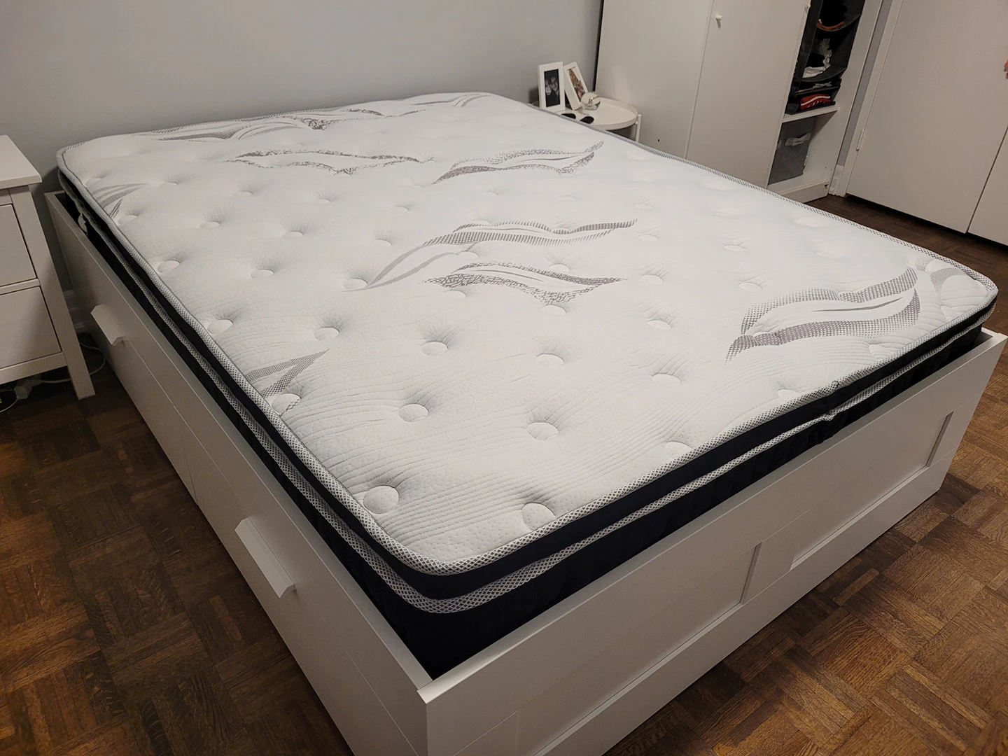 Queen Mattress, Martisiluna 10.5 inches thumbnail