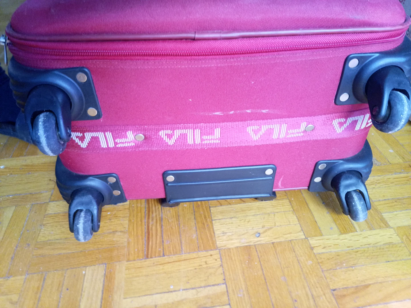 Carry-on luggage - photo 4