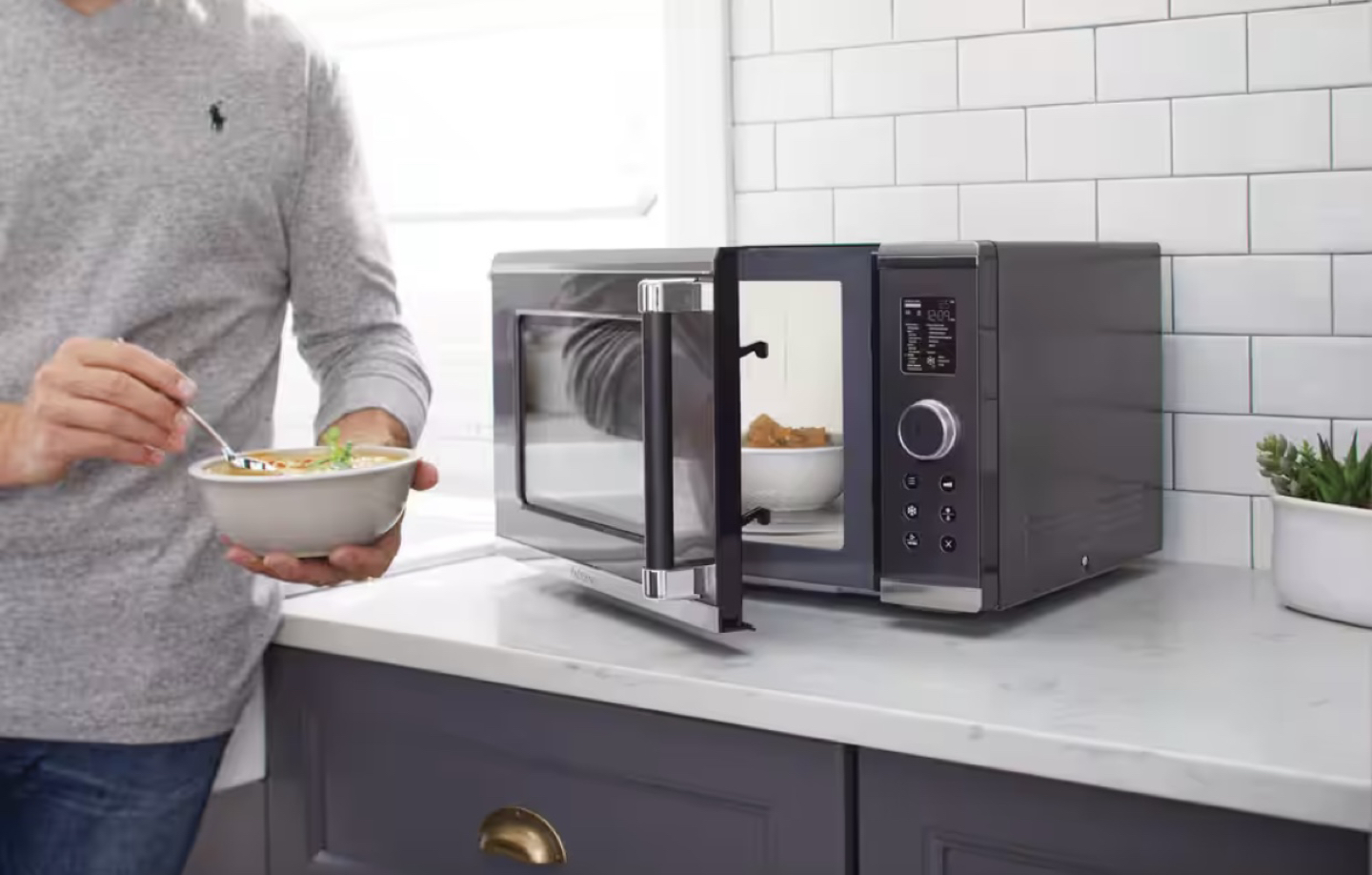 PADERNO Countertop Microwave with Even-Heat Inverter Technology - photo 3