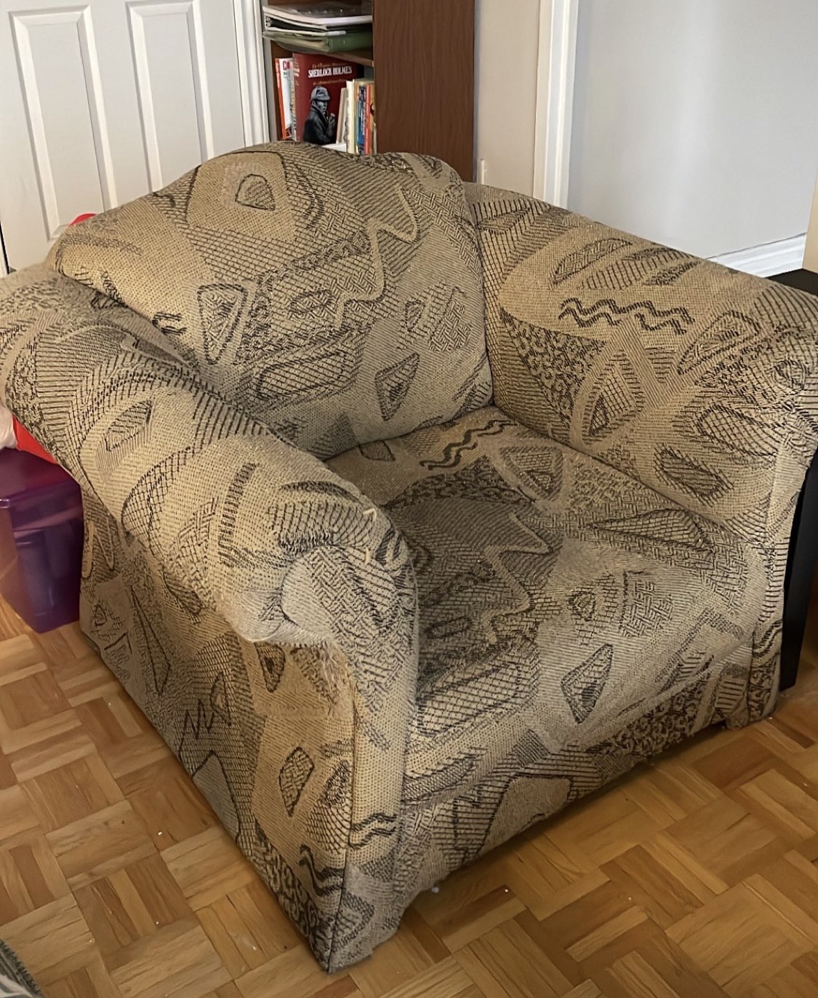 Free armchair 🏀 #freecycle thumbnail