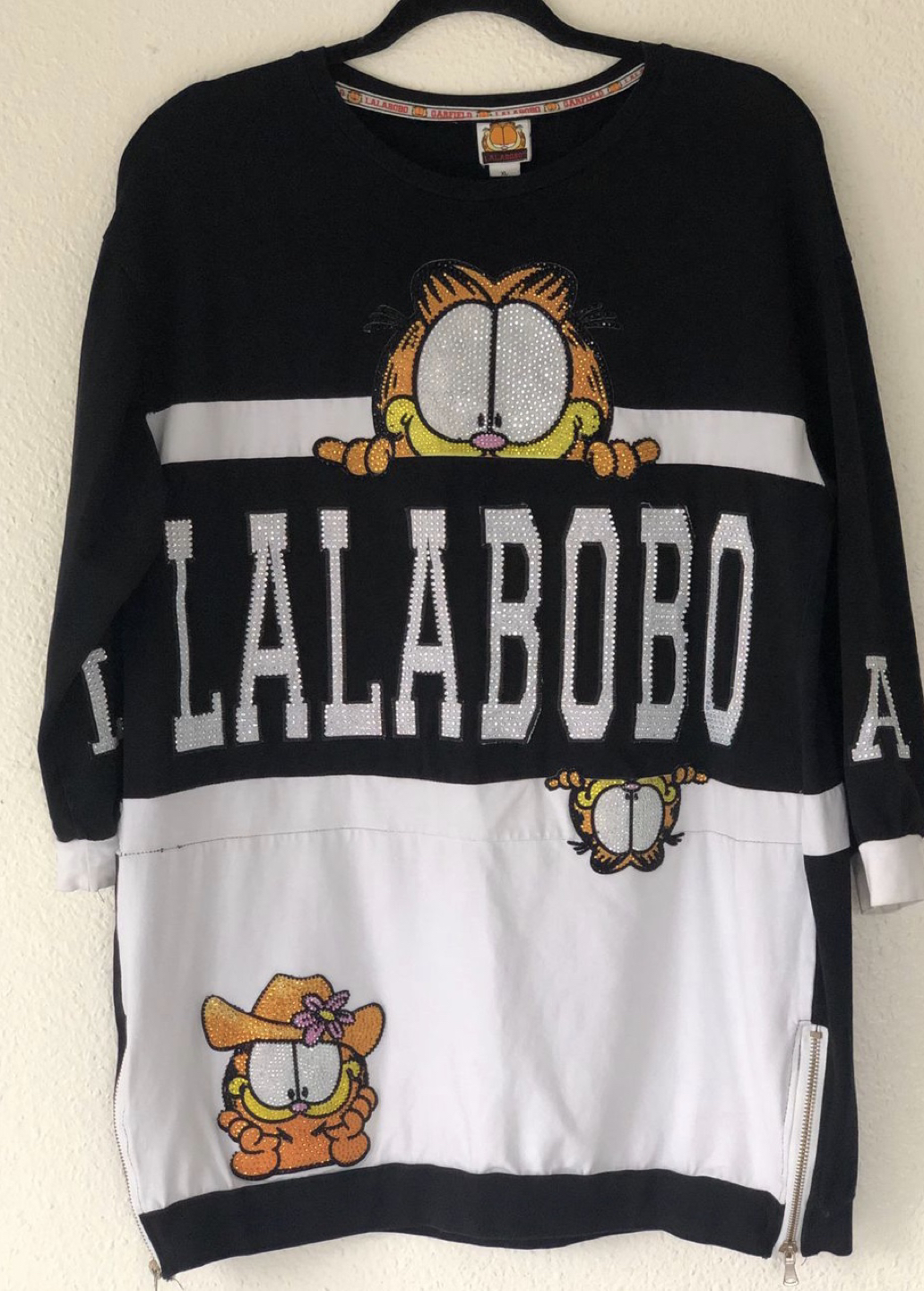 LALA BOBO, black/white, Garfield ringstones patch, long sleeve. thumbnail