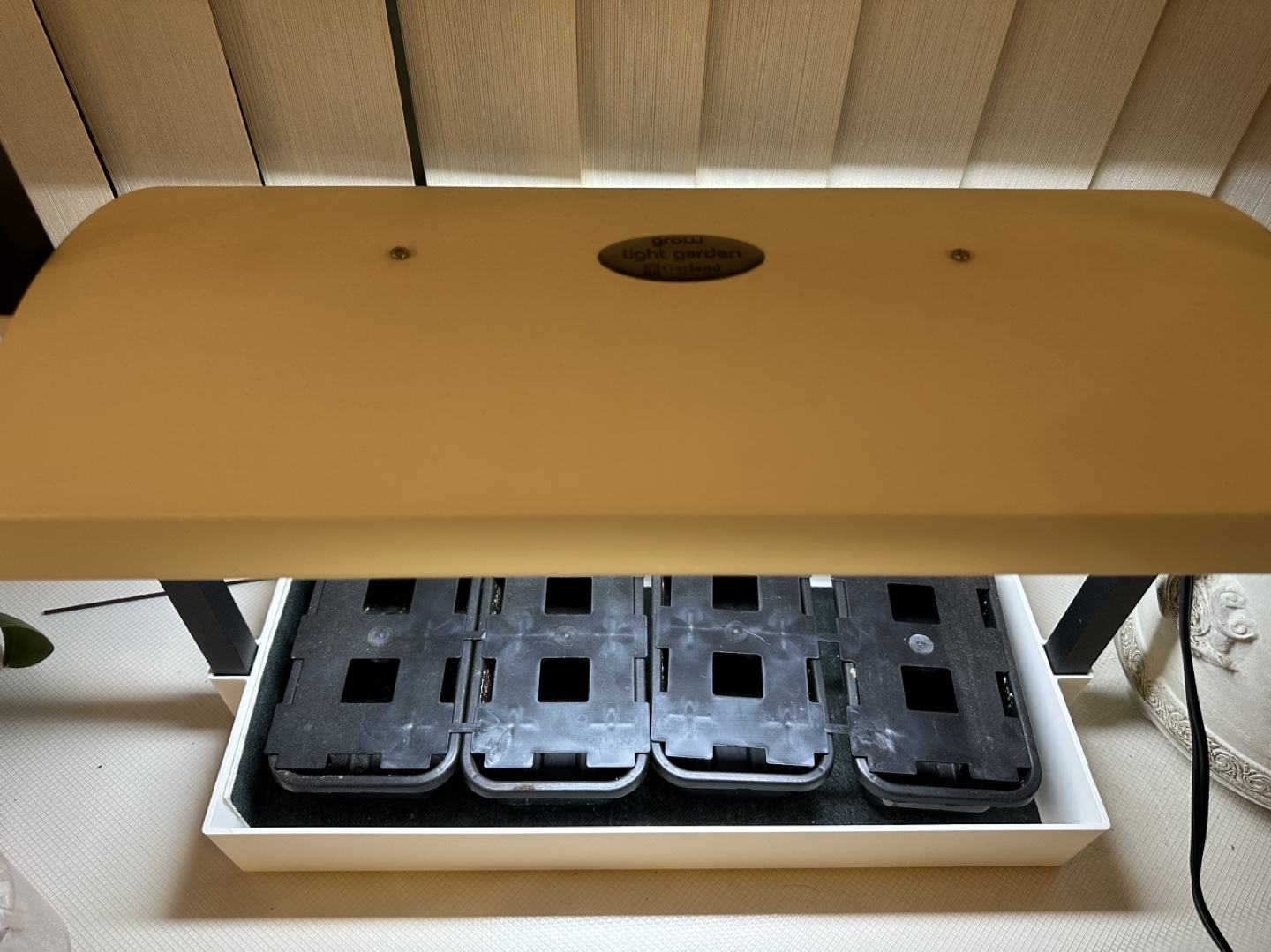Garland grow light garden - photo 2