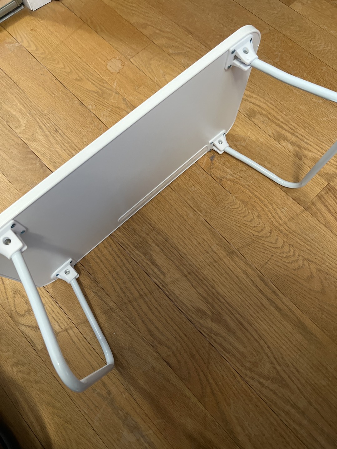 Bed table