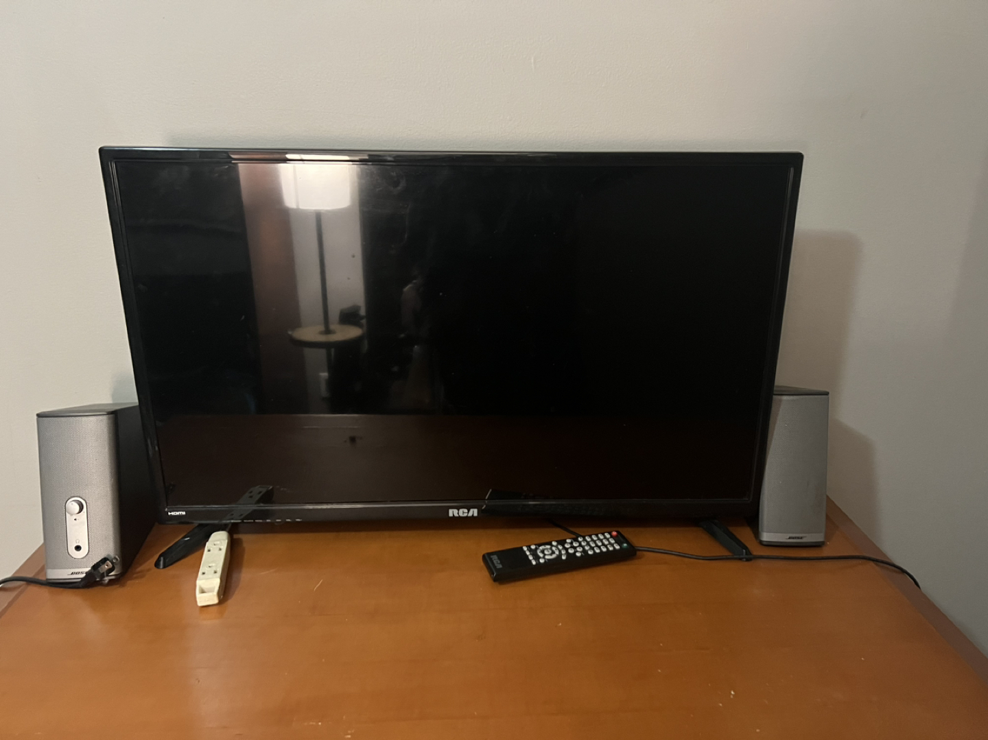 32” RCA flat screen TV w/Remote thumbnail