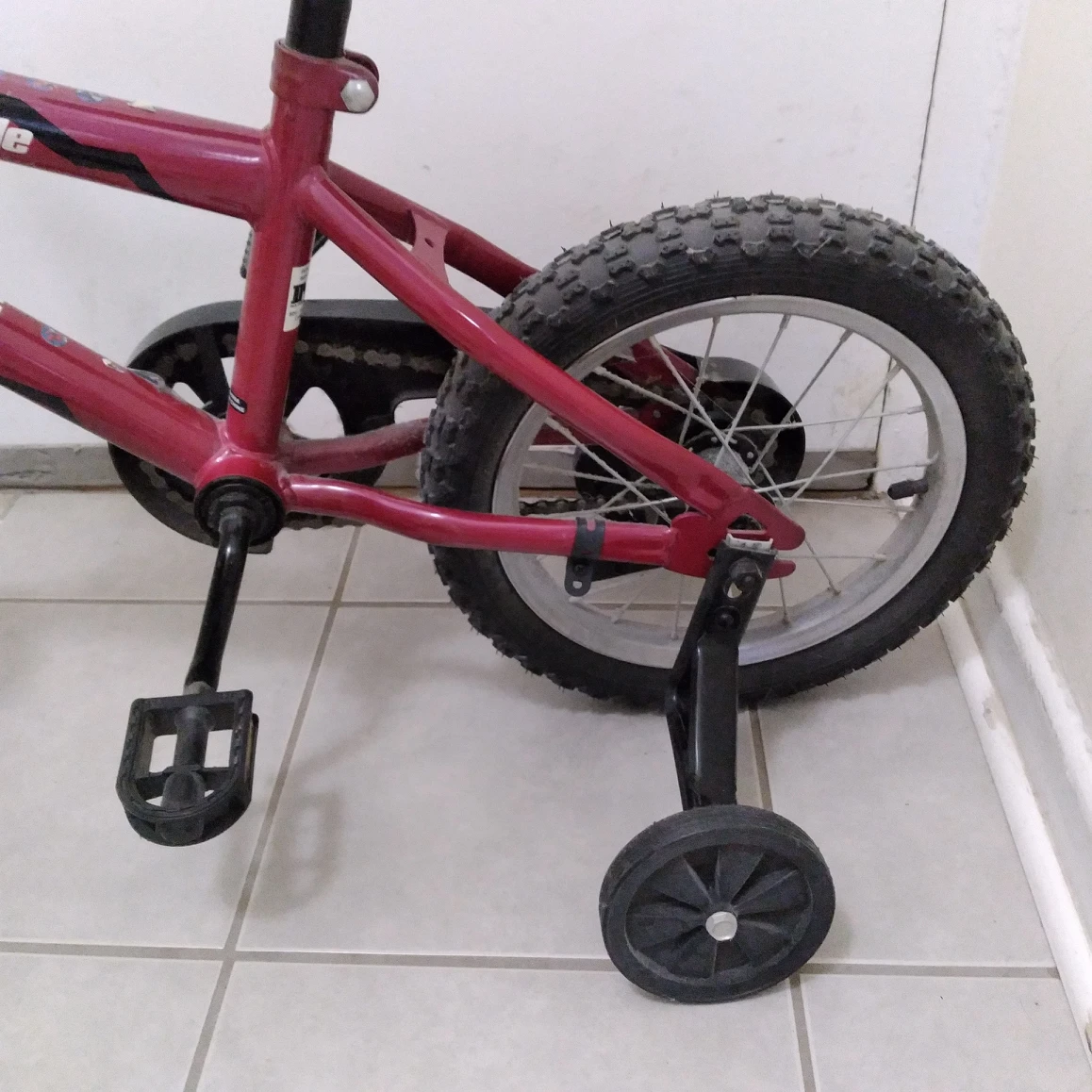 Supercycle Kids Bike 14-in, Training Wheels - photo 3