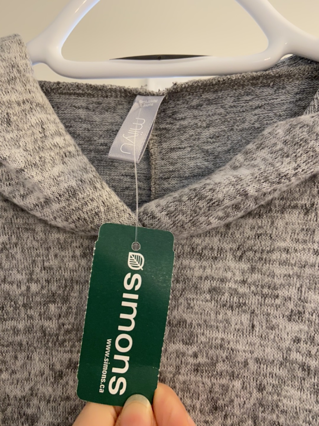 BNWT Simons Sleeveless Light Grey Cropped Hoodie image indicator(3)