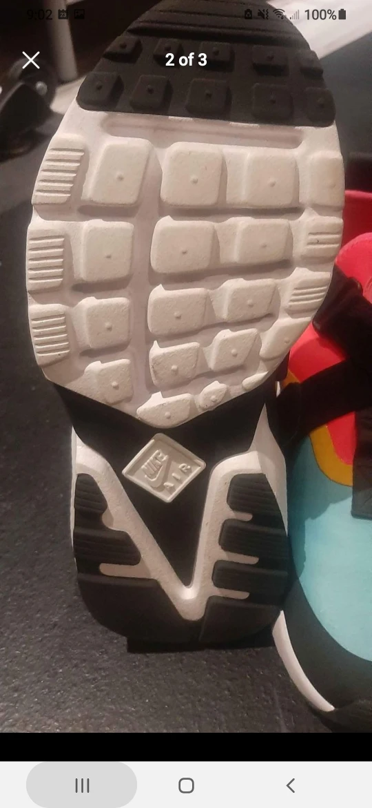 Womens Size 8.5 Air Huarache image indicator(3)