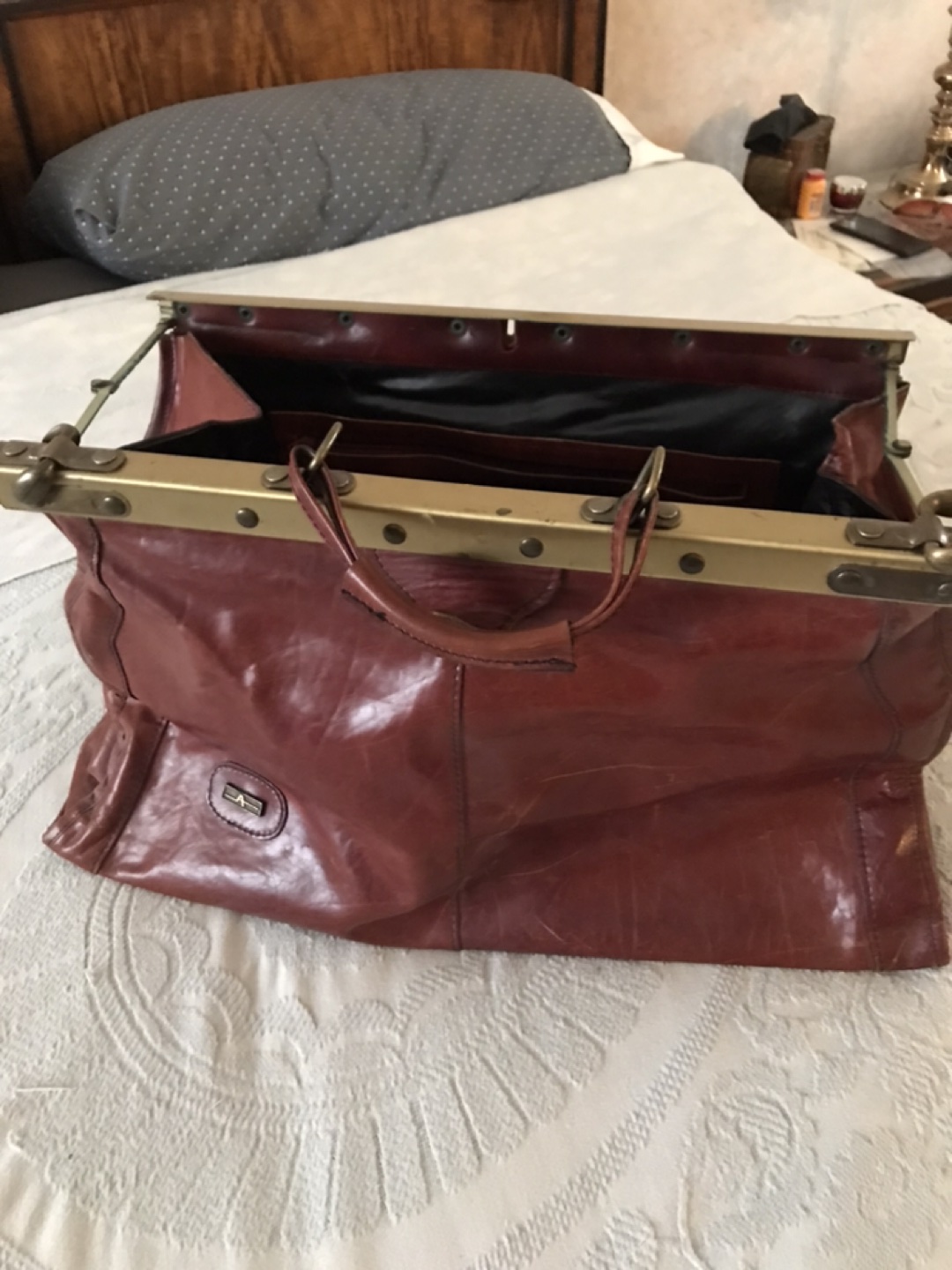 Beautiful travel bag image indicator(2)