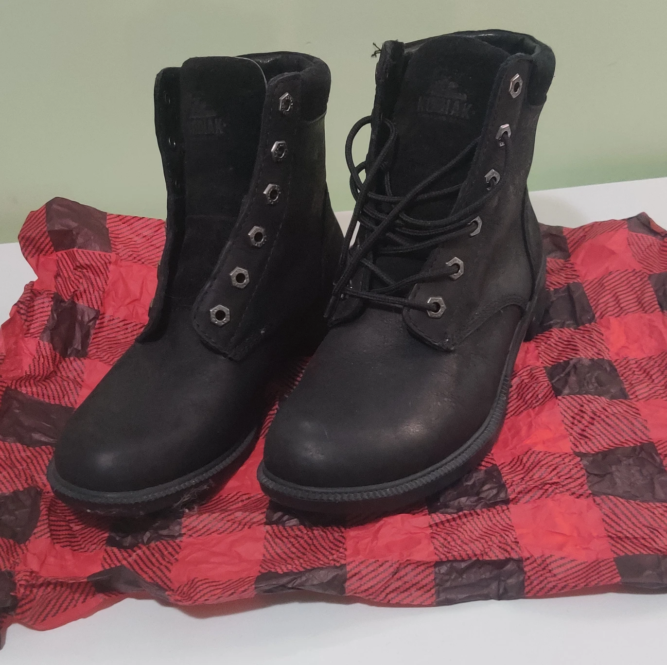 Black Kodiak boots (pls see description!) #freecycle 🏀 thumbnail
