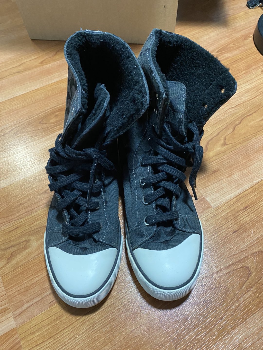 Coach High Tops Sneakers Shoes Size 9 image indicator(4)