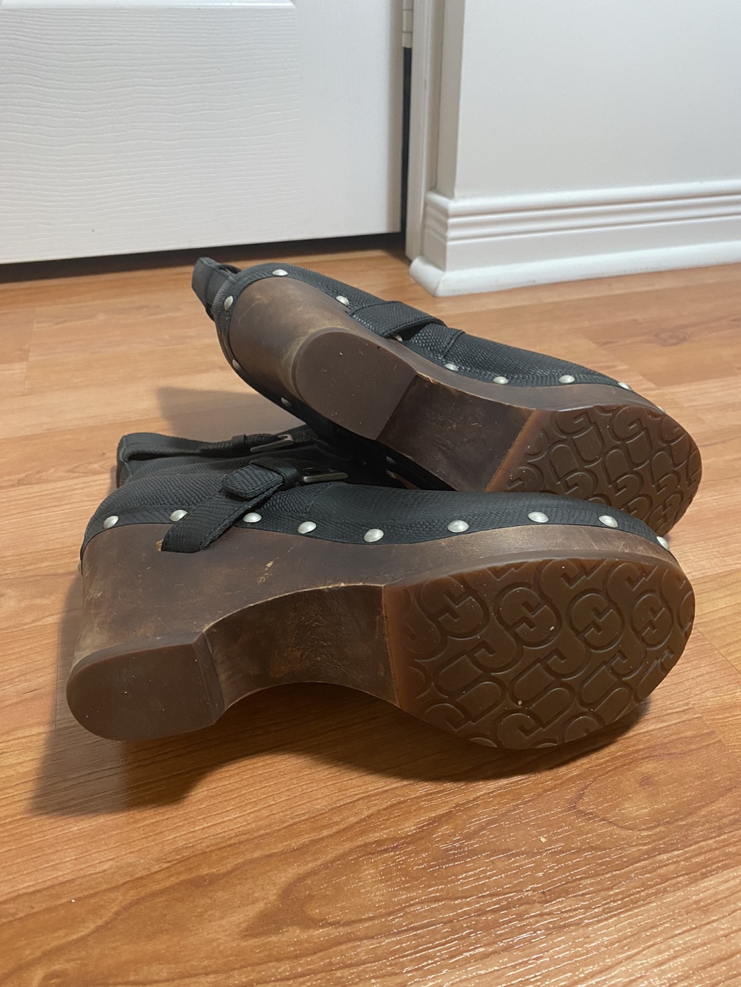 UGG Taryn Wedge Black Boots Size 8 image indicator(5)