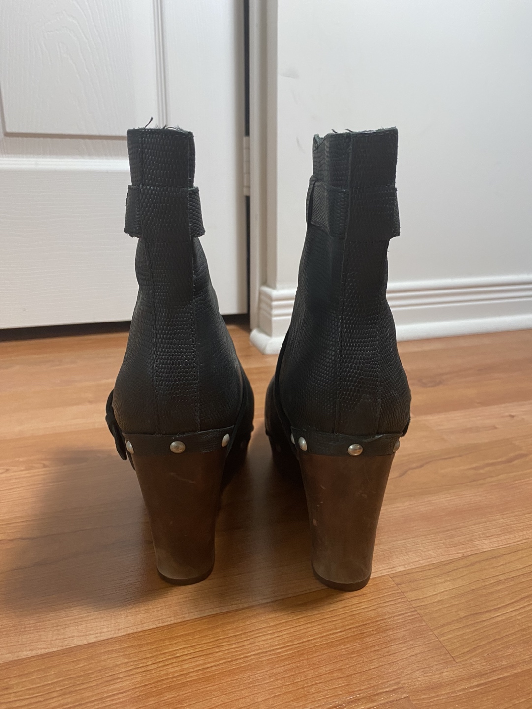 UGG Taryn Wedge Black Boots Size 8 image indicator(3)