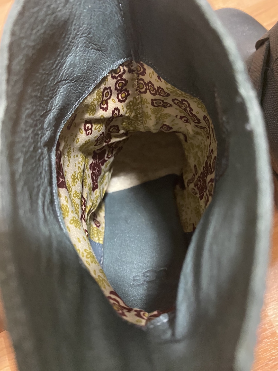 UGG Taryn Wedge Black Boots Size 8 image indicator(8)