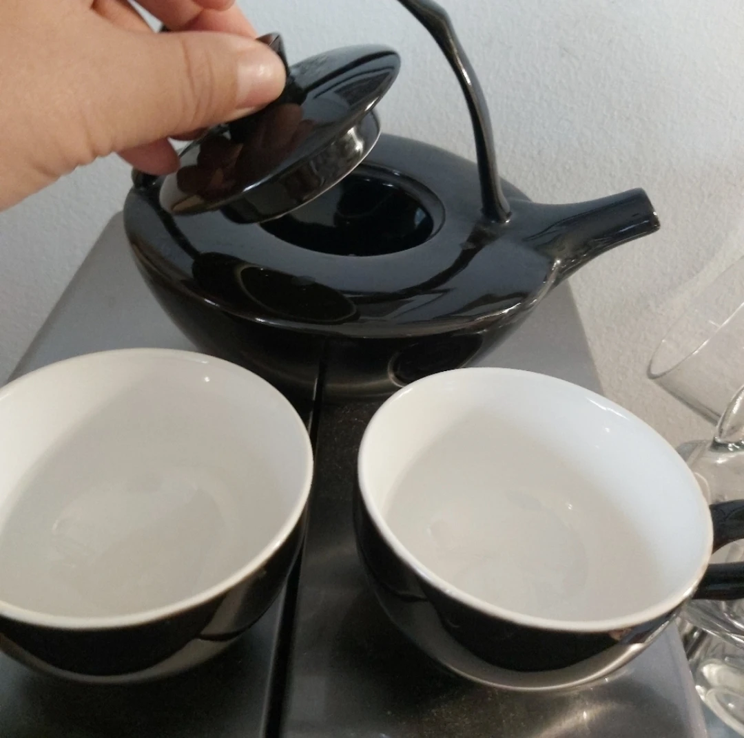 Teapot with cups - photo 2