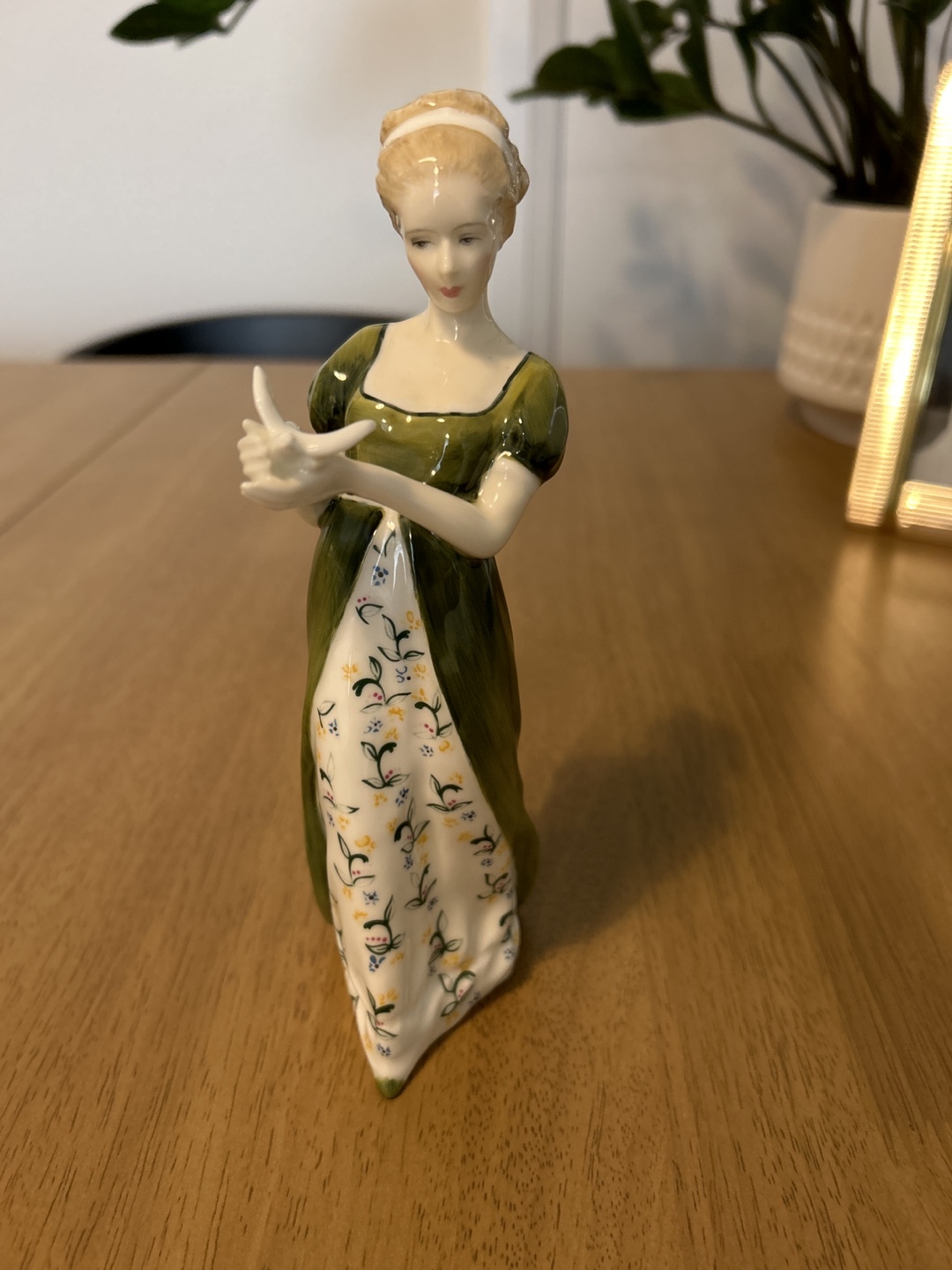 Mint condition Royal Doulton Vaneta 1973