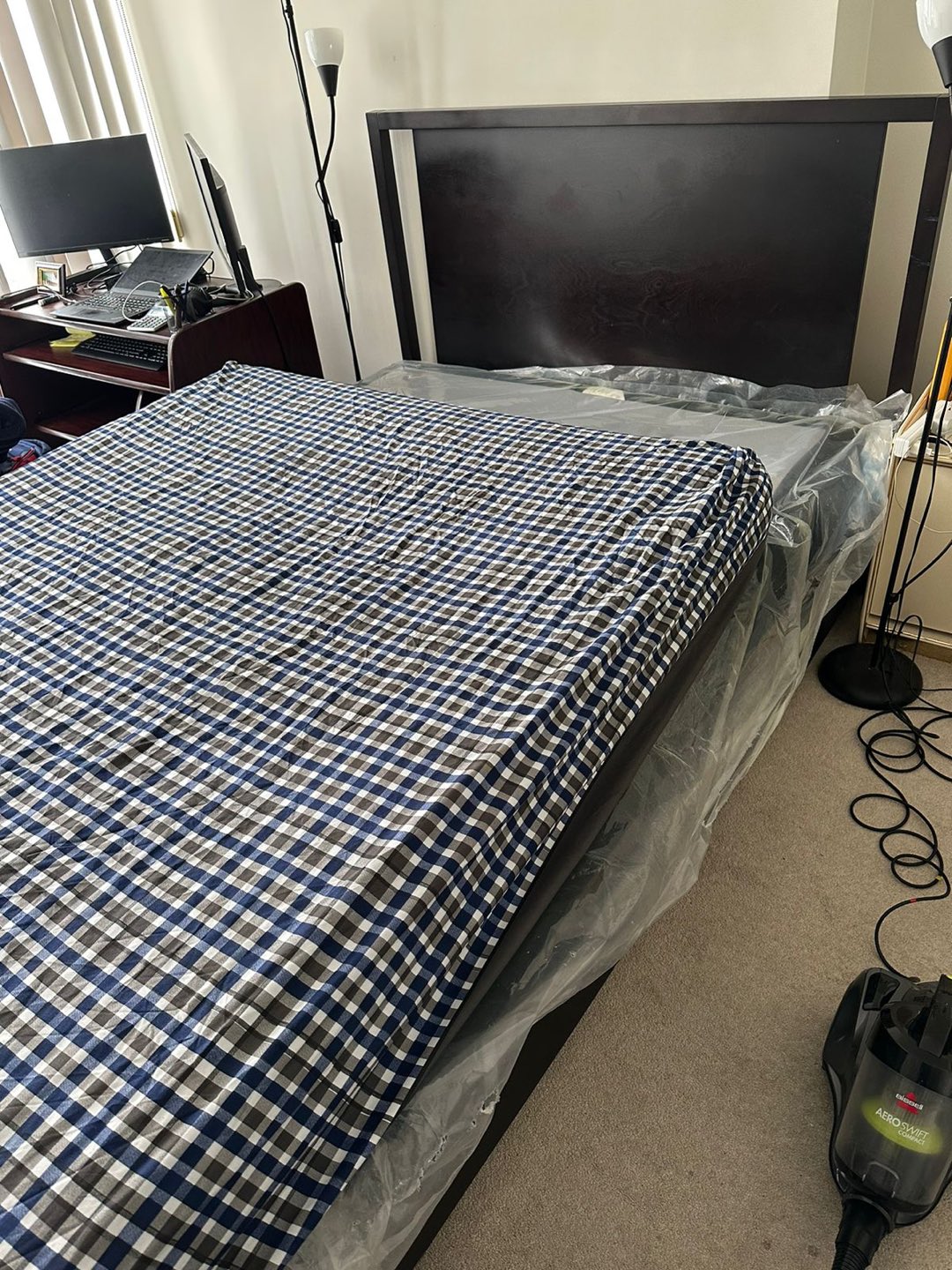 Queen size bed frame, mattress and box spring - For Sale - photo 3