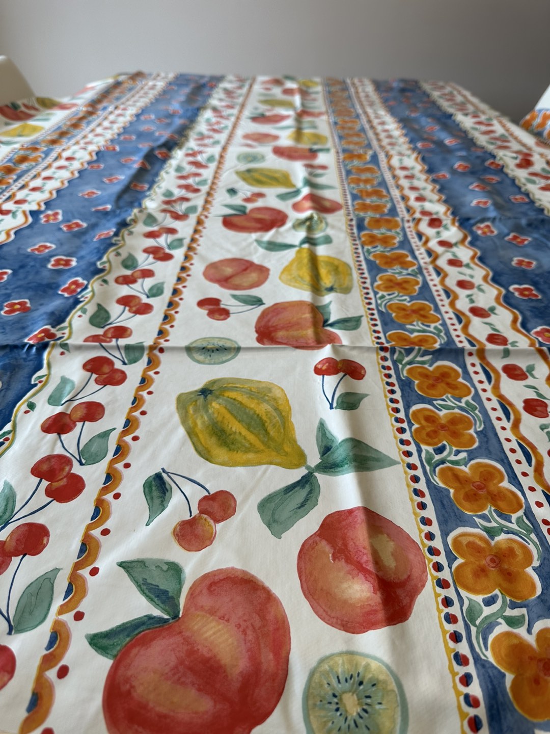 Fruit and Floral Print Table Cloth - photo 2