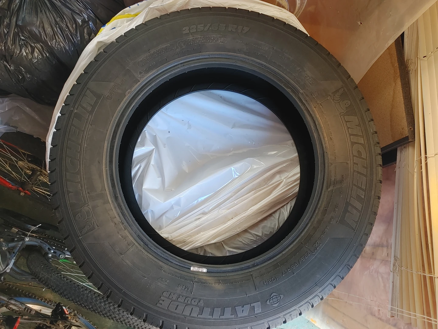 Michelin 225/65R17 All seasons tire - photo 4