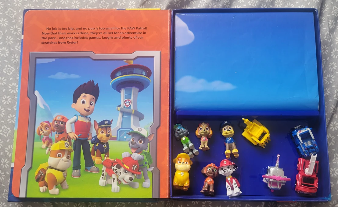 paw Patrol story book with 10 mini figurines - photo 2