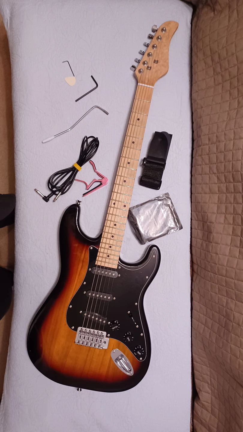 Beginners guitar sets(refurbished) no amp and connecting wire thumbnail