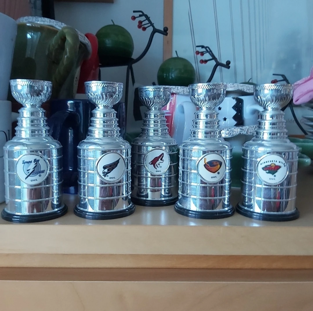 Collectibles  NHL Stanley cup