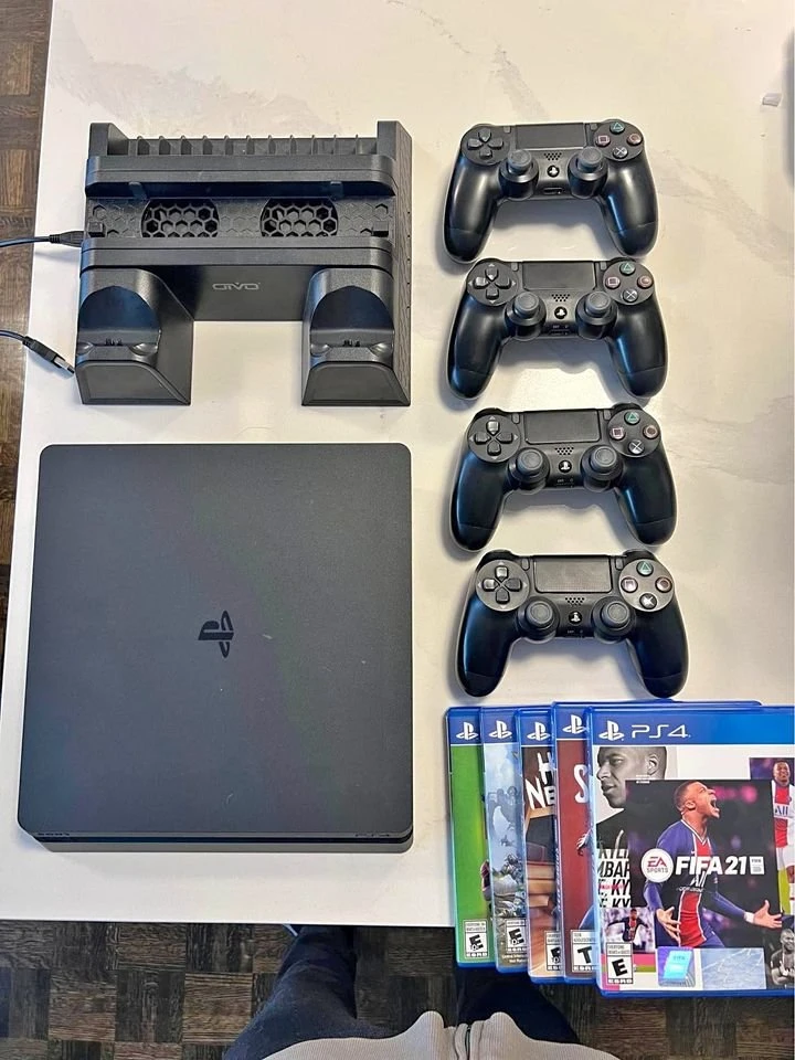🏀 PS4 slim 1tb + 4 controllers + 5 games + charging dock thumbnail