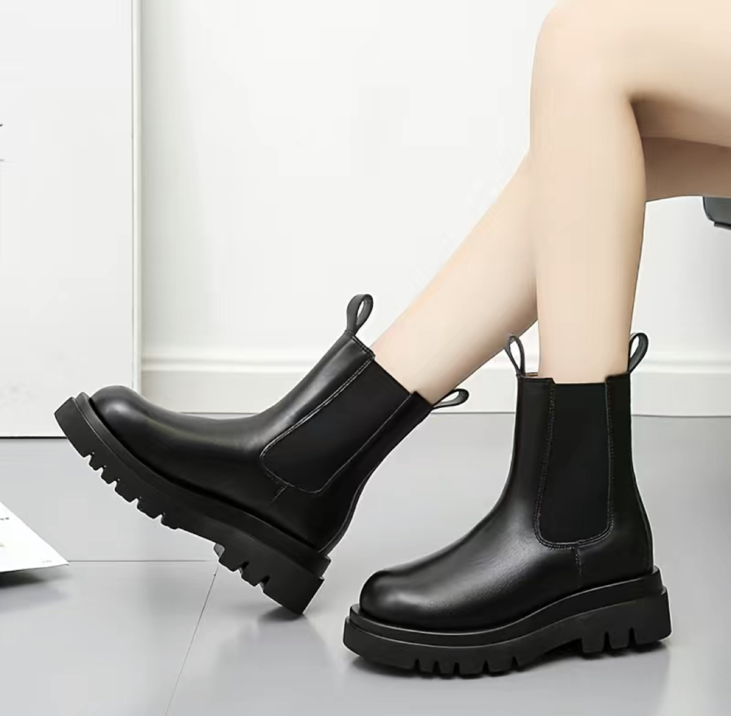 *Brand new* Chelsea boots (US9/25.5cm) thumbnail