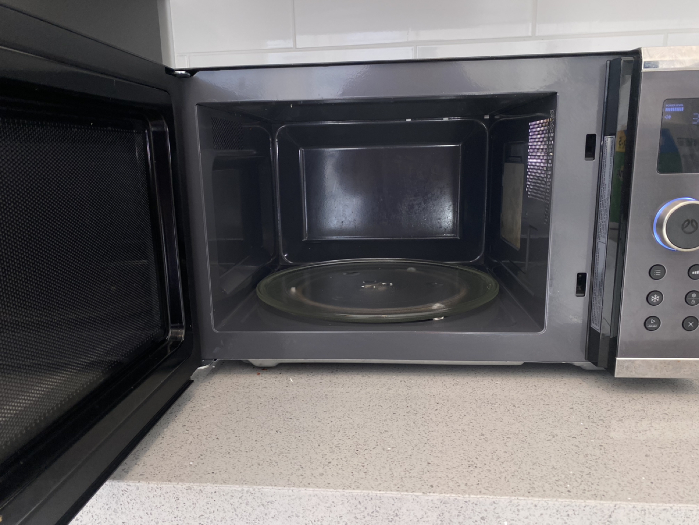 PADERNO Countertop Microwave with Even-Heat Inverter Technology - photo 5