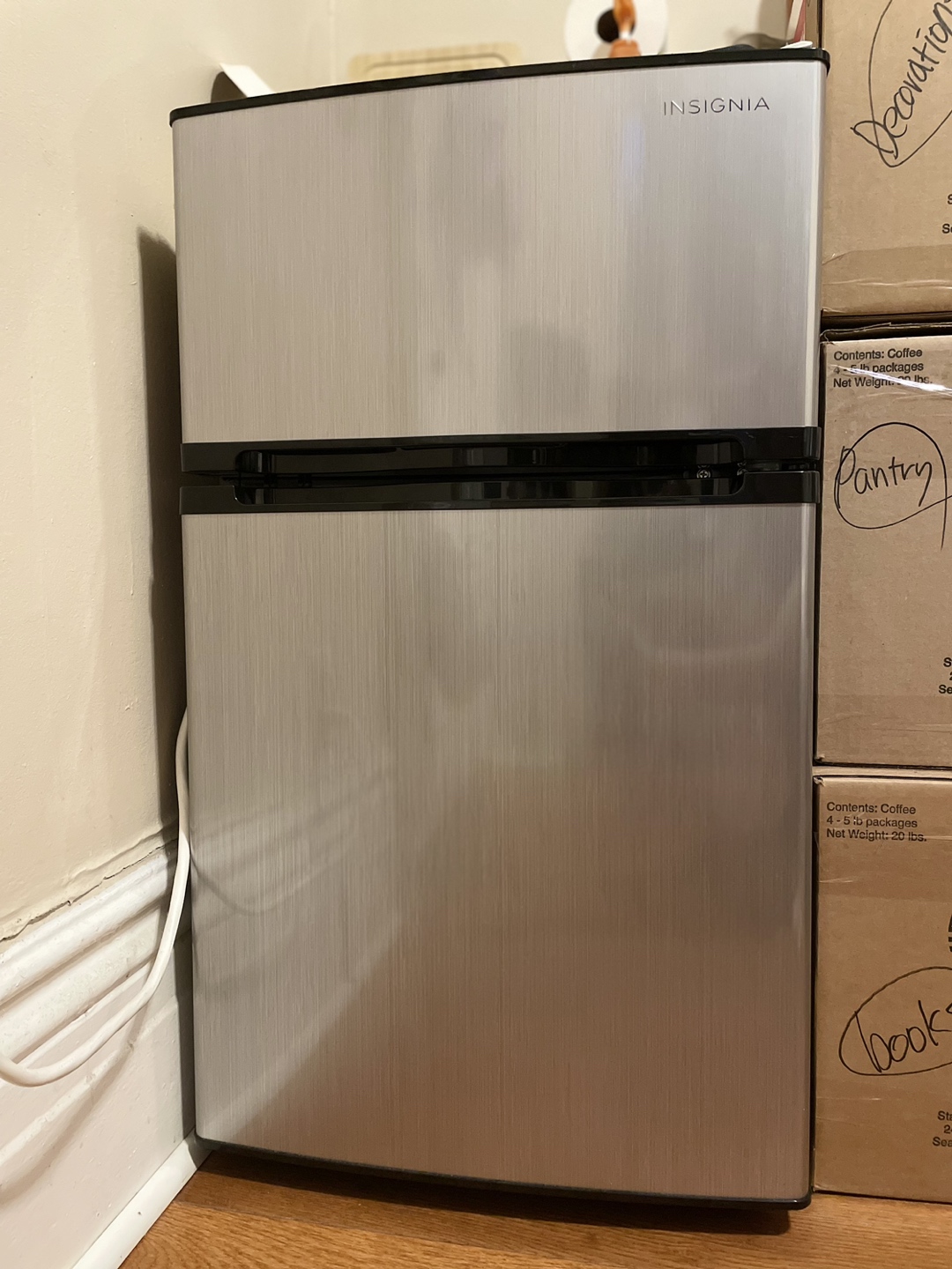 Insignia mini fridge 3.0 Cu. Ft