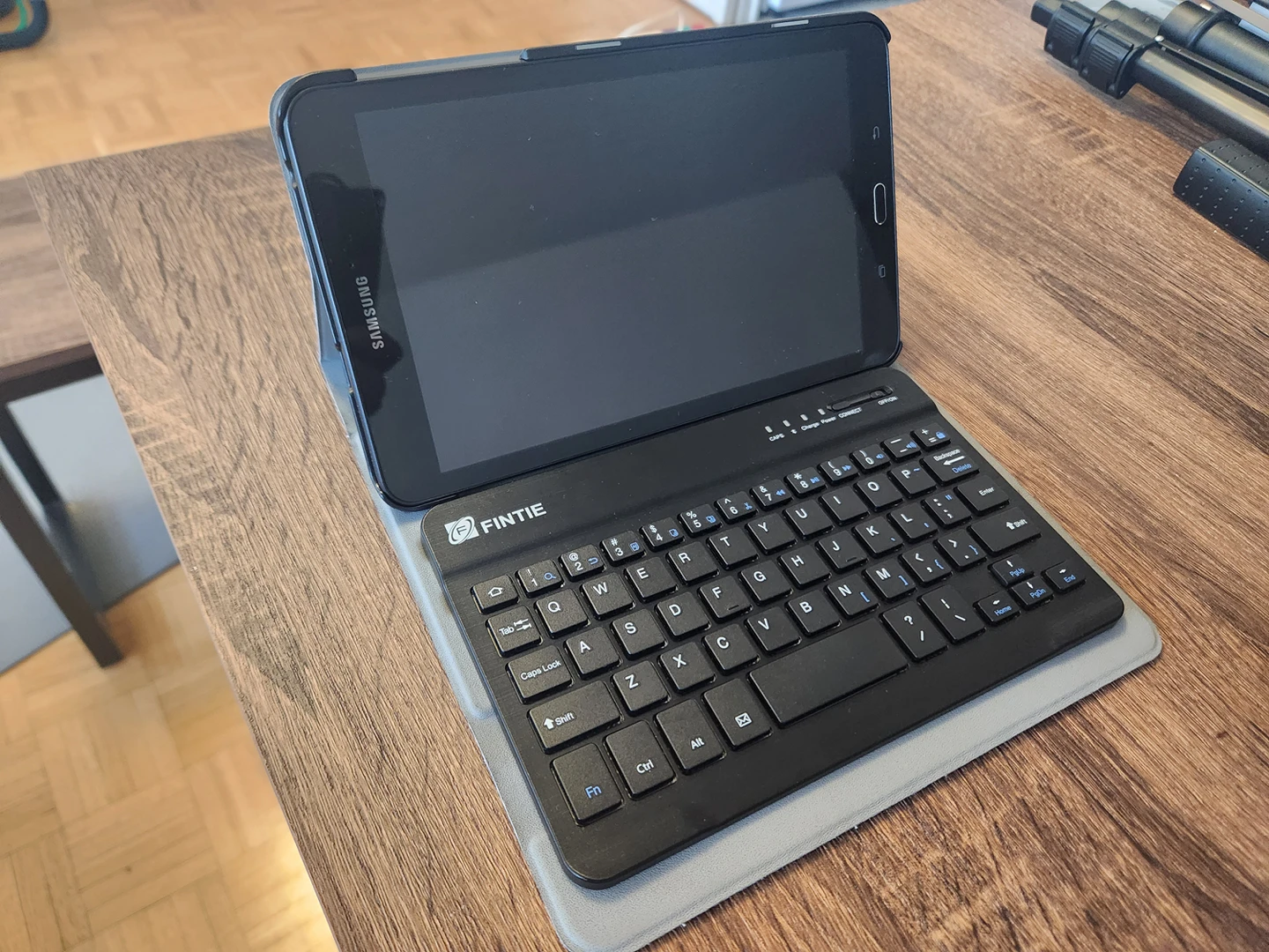Samsung Galaxy Tab E 8.0 (with case and bluetooth keyboard) - photo 4