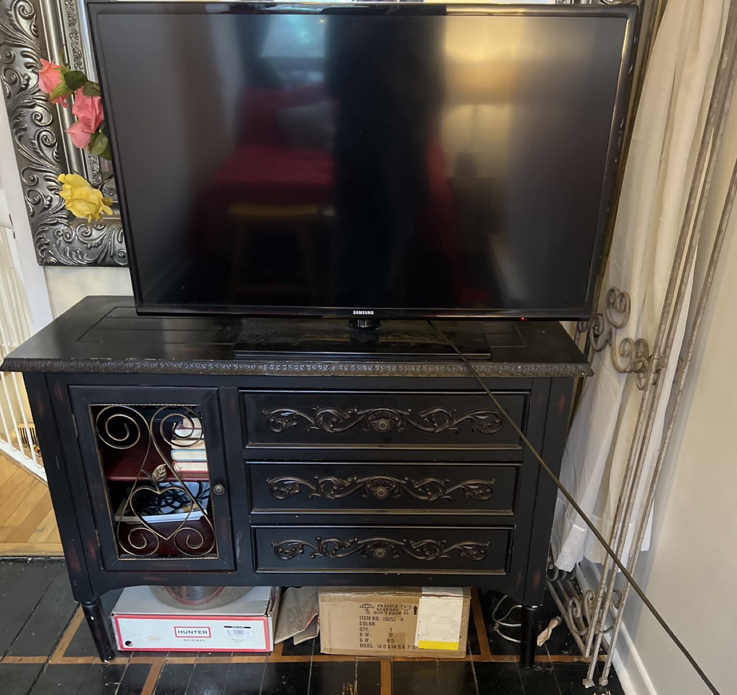 39” Samsung TV works fine except few lines down far right side thumbnail