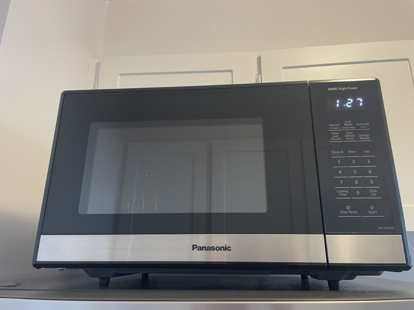 Panasonic NN-SG458S Countertop Microwave, 0.9-cu.ft.