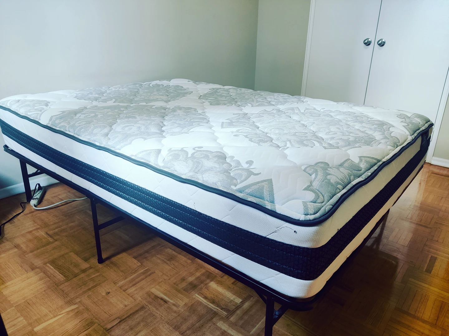 SERTA Queen Size Mattress image indicator(5)